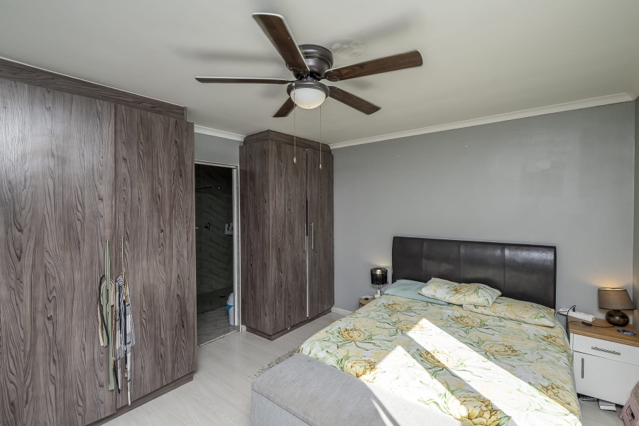 3 Bedroom Property for Sale in Uitzicht Western Cape